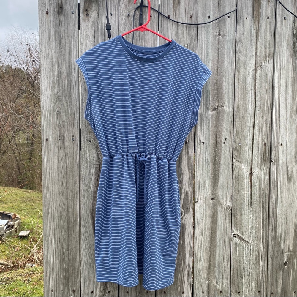 A new day M Blue and White‎ Stripes Scoop Neck Knee Length Dress with Pockets